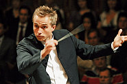 Příležitost zahájit letošní ročník dostal šéfdirigent Královského liverpoolského filharmonického orchestru Vasilij Petrenko