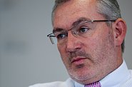 Axel Hluchy, Makro