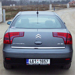http://img.ihned.cz/attachment.php/290/11860290/aiou48F7GIJKMNOjbefgqrxyzST29RVm/auto_citroen_c5_zezadu_ilu.jpg