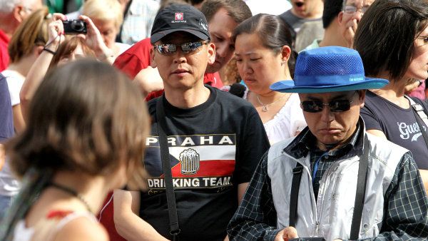 Pod&iacute;l cizinc�, kte�&iacute; v �esku str&aacute;v&iacute; jen jeden den, letos m&iacute;rn� vzrostl na 52 procent.