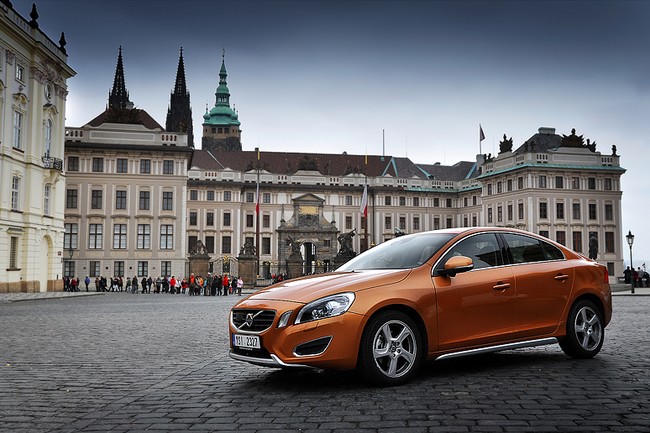 http://img.ihned.cz/attachment.php/30/28839030/osv348CDFHIJKNOkbdgqz01Tw29ARVmn/1031684810_volvo_s60_d3_0_650x433_.jpg