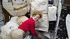 Astronautka Sandy Magnusov� p�i pr�ci v Atlantisu