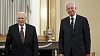 Nov� �eck� premi�r Panagiotis Pikrammenos (vpravo) s prezidentem Karolosem Papouliasem
