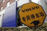 Prodejna voz Volvo v Pekingu.