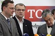 Zleva: Petr Nečas, Miroslav Kalousek a Karel Schwarzenberg Zleva: Petr Nečas, Miroslav Kalousek a Karel Schwarzenberg