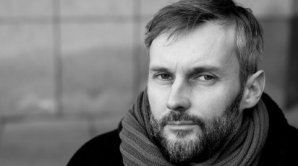 Nová generace českých básníků je stručná, hutná a otevřená, říká Petr Borkovec.