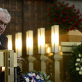 Milo� Zeman na poh�bu Valtra Kom�rka