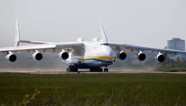 Antonov An-225 odletěl z Ukrajiny do Česka.