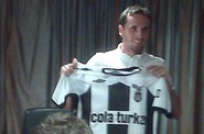 Tom� Sivok s dresem Besiktase Istanbul.