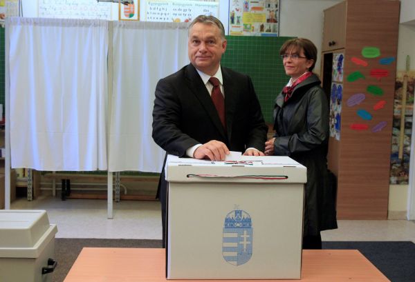 Hungary Ma�arsko Orb&aacute;n referendum volby urna