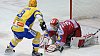 Momentka z Extraligy - zlínský Sýkora před brankářem Vojtkem. Momentka z extraligy - zlínský Sýkora před brankářem Vojtkem.