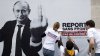 Putinův režim se nevede dobře ani v hodnocení svobody tisku: výstava Reportérů bez hranic.