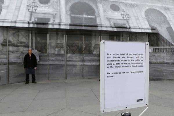 Francie, Louvre, Pa�&iacute;�, z&aacute;plavy