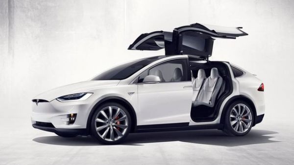 Do statistiky prodej� u� v&aacute;�n� promlouv&aacute; i tento Model X.