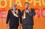 Jiří Paroubek se na vlastních mítincích stal terčem útoků. cssd_paroubek_havel_mitink_185x122.jpg