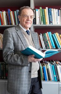 Profesor Jan Holèík