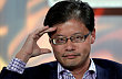 Spoluzakladatel firmy Yahoo Jerry Yang rezignoval. Spoluzakladatel firmy Yahoo Jerry Yang rezignoval.