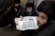 Židé oslavují svátek Purim. Židé oslavují svátek Purim.