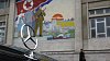 Mercedes zaparkovaný před Kulturním domem v Pchjongjangu, kde probíhal Světový kongres ideologie Čučche Mercedes zaparkovaný před Kulturním domem v Pchjongjangu