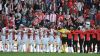 Fotbalisté Slavie a její fanoušci. Fotbalisté Slavie a její fanoušci.