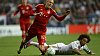 Arjen Robbenpadá po zákroku Marcela Arjen Robbenpadá po zákroku Marcela