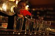 Rozlévaný alkohol - ilustrační foto. Rozlévaný alkohol - ilustrační foto.