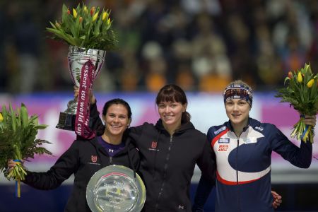 Brittany Boweová, Heather Richardsonová a Karolína Erbanová jako vítězky Světového poháru