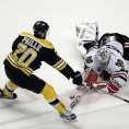 Daniel Paille ohro�uje g�lmana Coreyho Crawforda