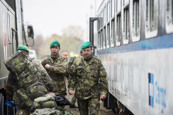 Vojáci odjídí z Hradce Králové do Slovinska pomáhat s migrací. Oficiáln se vojáci 15. enijního pluku a odborný zdravotnický personál Agentury vojenského zdravotnictví zúastní cviení BLED 2015.
