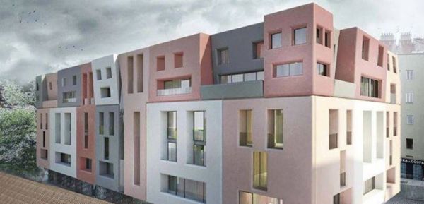 Kritici tvrd&iacute;, �e se &scaron;estipodla�n&iacute; v&iacute;cebarevn&aacute; budova s fas&aacute;dou p�ipom&iacute;naj&iacute;c&iacute; obli�eje vedle kl&aacute;&scaron;tera nehod&iacute;.