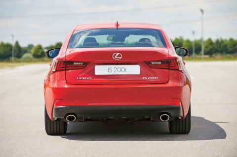 EK04 56 lexusIS zadek