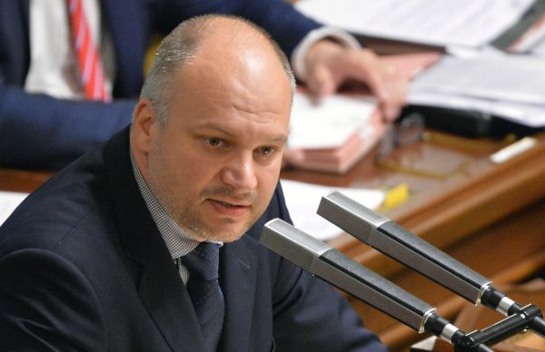 &Scaron;t�p&aacute;n Stup�uk na sch�zi sn�movny