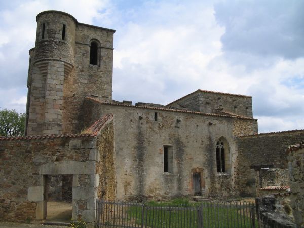 Vesnice Oradour-sur-Glane, zbytky kostela