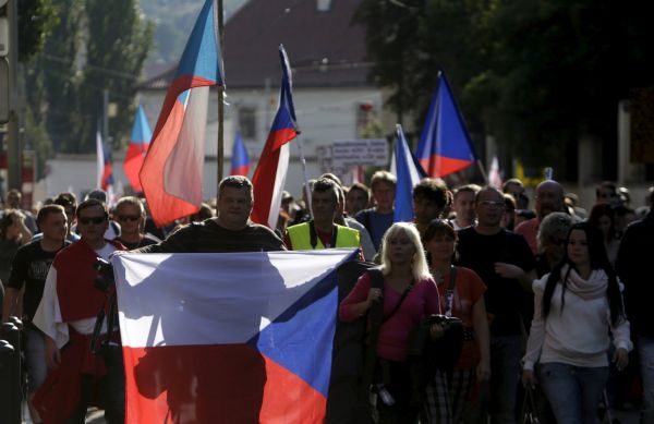 Lidé v Praze demonstrovali proti migrantm.