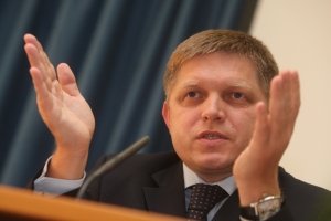 �pravu minim�lnej mzdy o 4,1 percenta avizoval premi�r e�te v �ase ke� zamestn�vatelia aj odbor�ri tvrdo rokovali. Sn�mka: HN/�tefan Lakti�