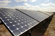 Solární panely. Sluneční paprsky jako jeden ze zdrojů obnovitelné energie. Solární panely. Sluneční paprsky jako jeden ze zdrojů obnovitelné energie.