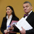 Primátor Prahy Bohuslav Svoboda a radní Aleksandra Udženija