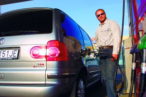 Od bud�ceho roka budeme jazdi� ekologickej�ie, vl�da zv��ila podiel biozlo�iek v pohonn�ch l�tkach. Sn�mka: HN/�tefan Lakti�