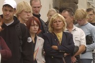Lidé čekající ve frontě Lidé čekající ve frontě