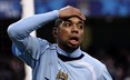 Robinho v dresu Manchesteru City se drží za hlavu po neproměněné šanci. Robinho v dresu Manchesteru City se drží za hlavu po neproměněné šanci.