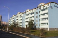 Panelov� d�m