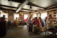 Interiér restaurace na Boučkově statku, Malá Skála Restaurace Boučkův statek