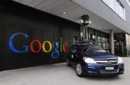 Speciálně upravené auto, které pomocí kamer snímá ulic pro službu Google Street View Auto pro Street View