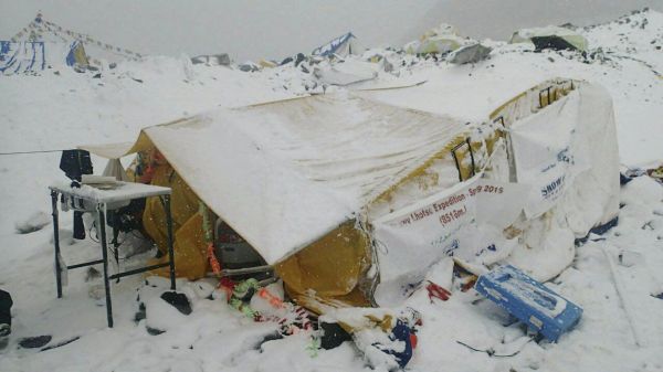 Fotka ze základního tábora na úpatí Mount Everestu.