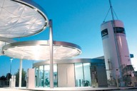 V Mnichově a dalších městech Evropy mohou řidiči tankovat vodík už několik let. V Mnichově a dalších městech Evropy mohou řidiči tankovat vodík už několik let.