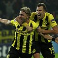 Fotbalist� Dortmundu Marcel Schmelzer (vlevo) a Kevin Grosskreutz se raduj� z g�lu proti Realu Madrid.