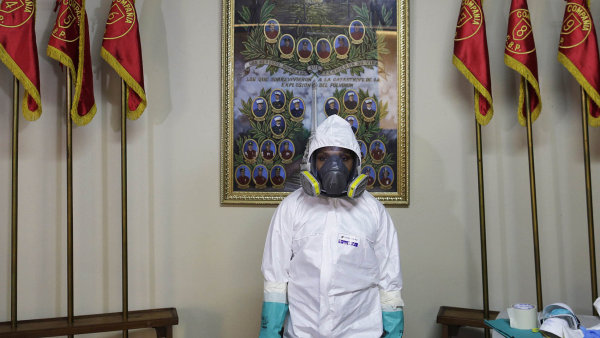 195-02F-ebola_Reuters5.jpg
