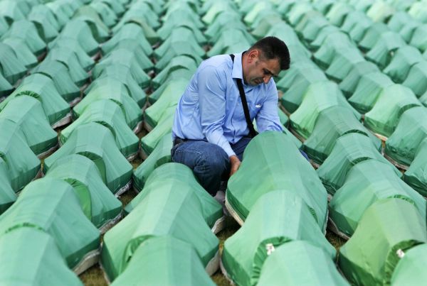 Výročie masakru v Srebrenici/REUTERS Výročie masakru v Srebrenici/REUTERS