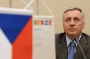 Premiér Mirek Topolánek. Premiér Mirek Topolánek.
