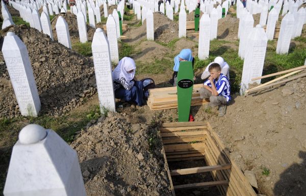 Výročie masakru v Srebrenici/REUTERS Výročie masakru v Srebrenici/REUTERS